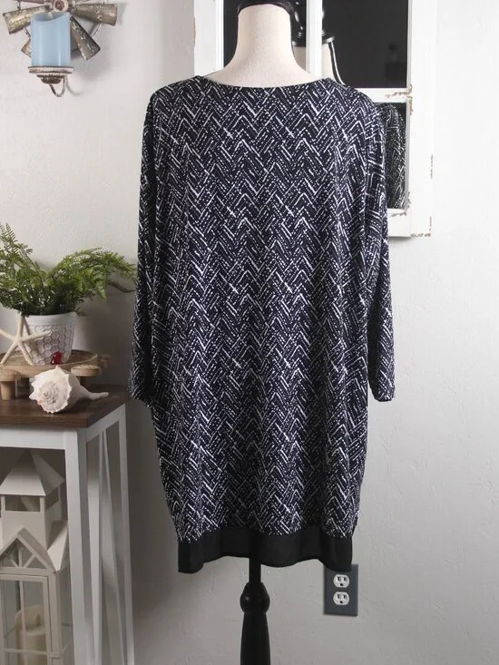 Catherines 2X Black White Geometric Tunic Top Stretch V-Neck Plus Size - Picture 3 of 7
